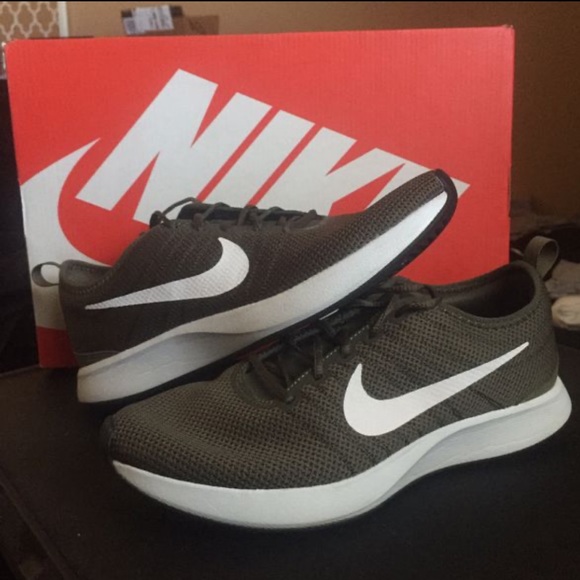 olive green nike womens running shoes
